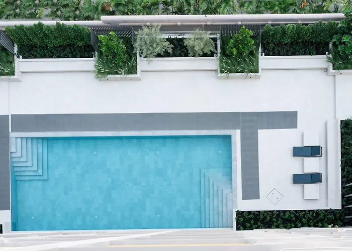 L.a. Tower Hotel