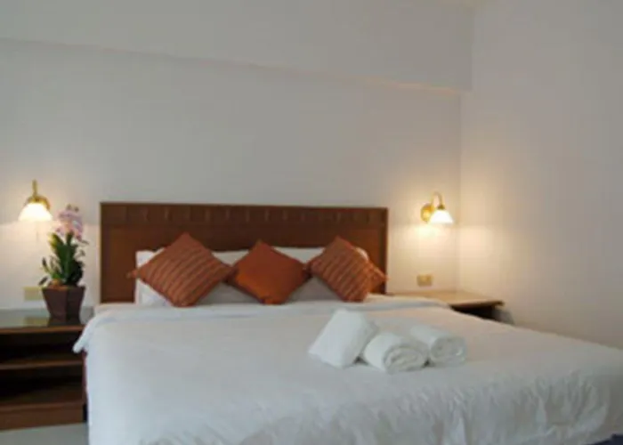 L.a. Tower Hotel 2*
